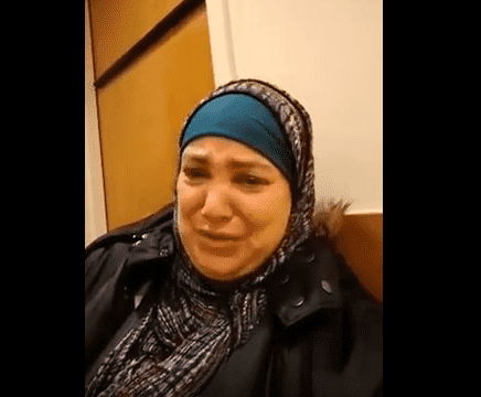 مغربية تعرضت لاعتداء على يد أمريكيات تبكي: ترامب هو السبب!- فيديو