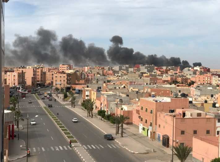 حريق مهول بإحدى الثكنات العسكرية بالعيون -فيديو وصور