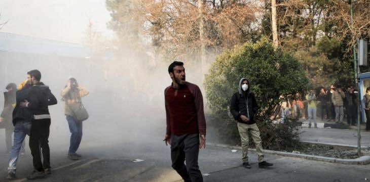 احتجاجات طهران.. توقيف 450 شخصا وارتفاع عدد القتلى