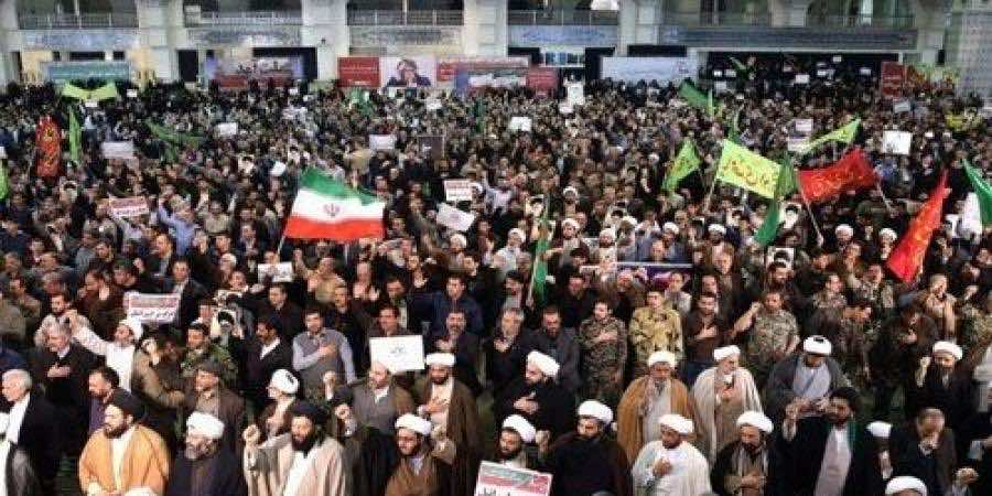 عشرات الآلاف من المؤيدين للنظام يتظاهرون في إيران