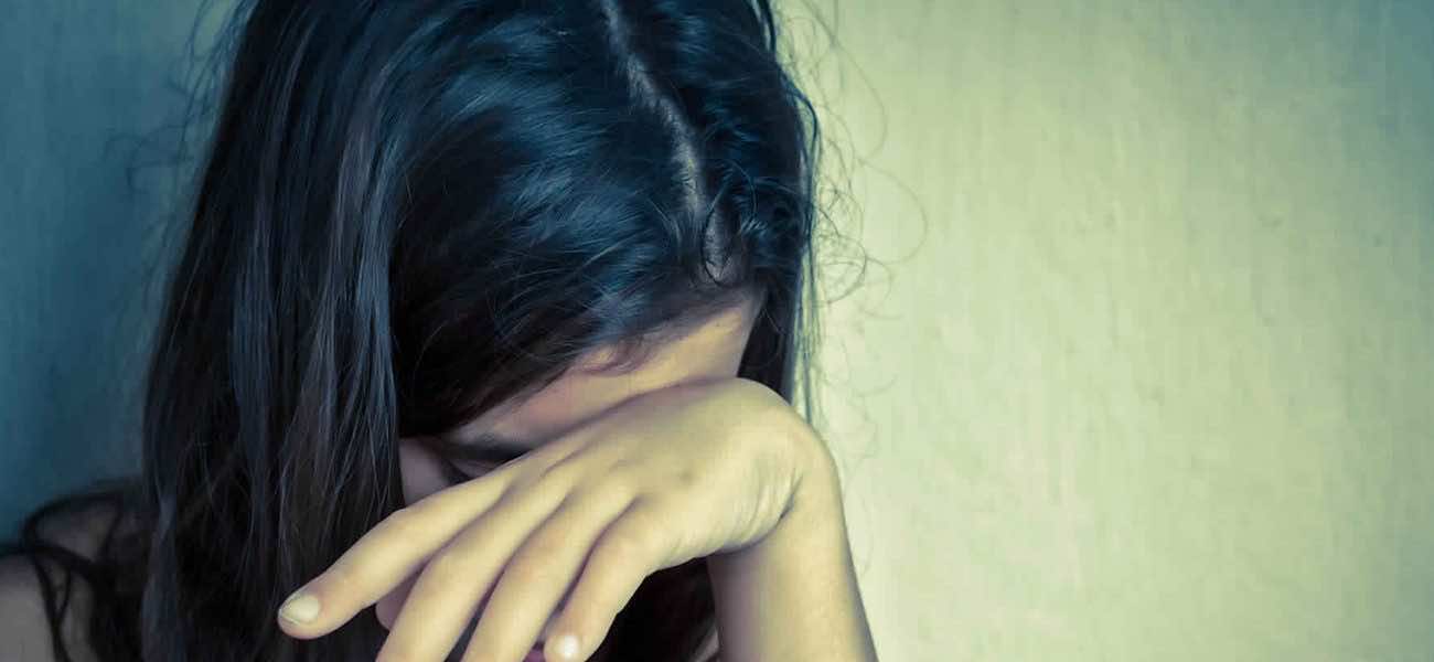 محاولة اغتصاب تنتهي باعتداء وحشي على تلميذة.. والجاني حر طليق!- صور