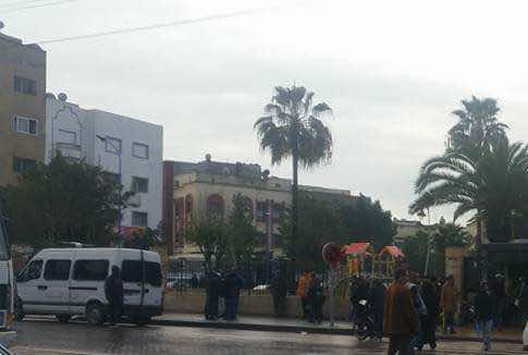 موظفة تضرم النار في نفسها أمام مقاطعة بالدار البيضاء - الصورة