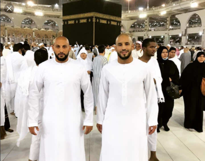 من أمام الكعبة.. أبو زعيتر يوجه رسالة لشقيقه ووالدهما-فيديو