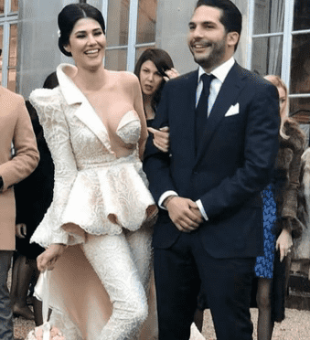 جدل وسخرية بسبب فستان "غريب" لفنانة مغاربية - صورة وفيديو