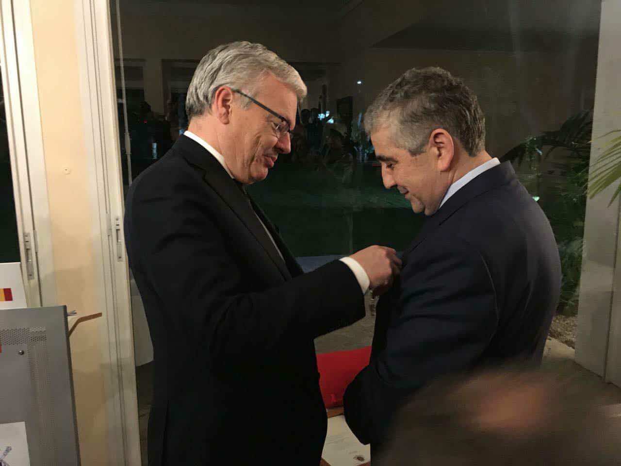 اليزمي يوشح بأعرق وسام بلجيكي