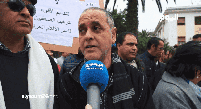 الصحافيون يحتجون تزامنا مع محاكمة 4 زملاء : لا لتكميم الأفواه- فيديو