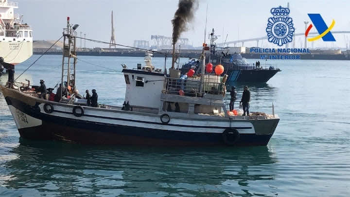 الأمن الإسباني يعتقل 13 مهربا مغربيا بعد طلب ترخيص من الرباط 