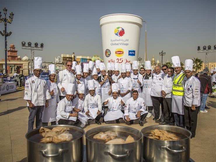دبي تدخل موسوعة "غينيس" بأكبر كوب شاي في العالم- صور