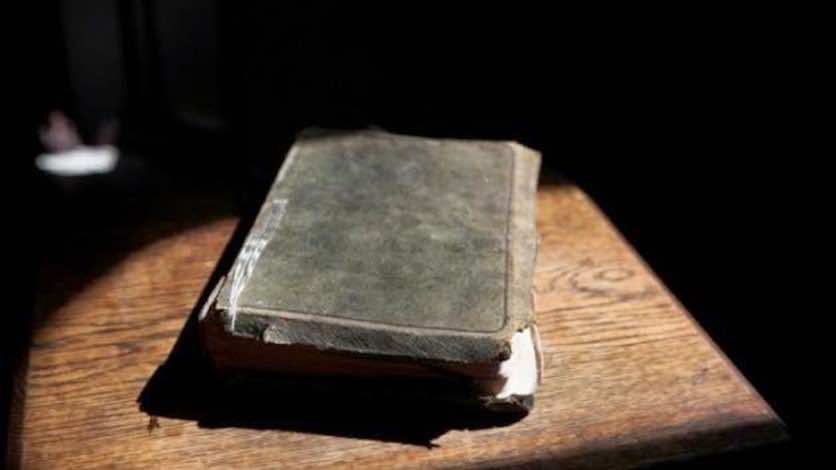 كتاب خطير يتسبب بالموت المباشر لكل شخص حاول قراءته