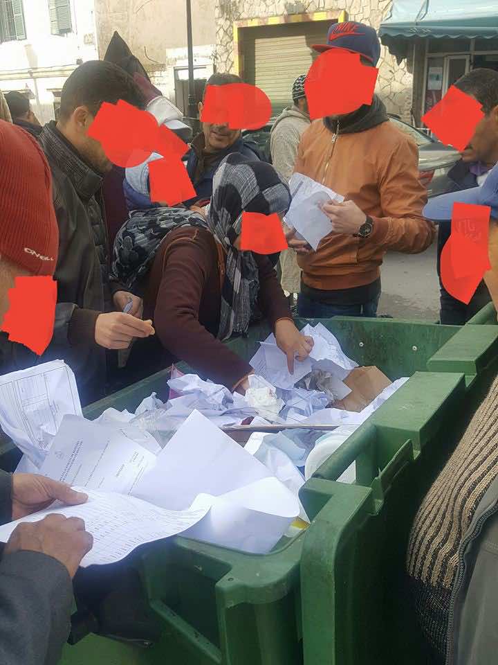 وثائق السلطة في تطوان بمكب نفايات!- صور