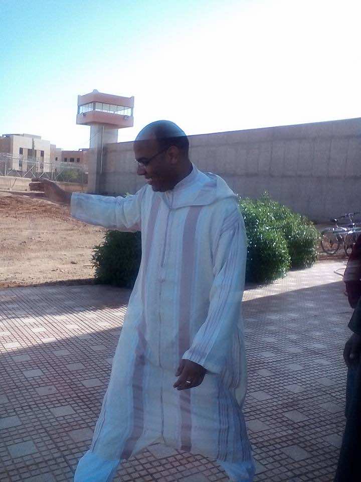 "مهندس كلميم" يعناق الحرية بعد سنة من السجن في قضية مقالع الرمال -صور