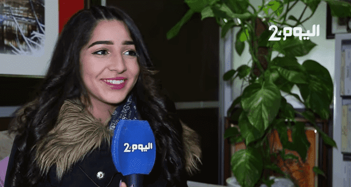 "بنت الستاتي" تغيظ حبيبها السابق بوضع صورة صديقه على أظافرها-صور