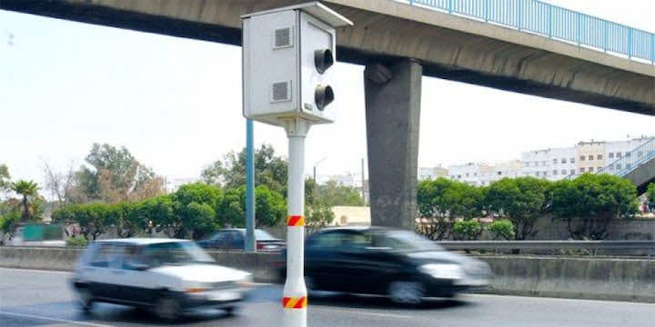 الرادار الثابث يهدد آلاف السائقين بالإعتقال