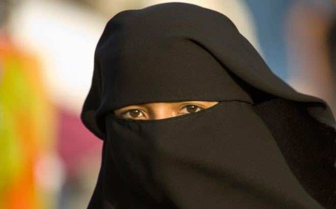 دولة جديدة تحظر النقاب والبرقع.. وتفرض عقوبات مالية