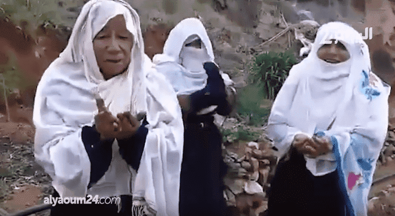 محسنون ينقذون نساء من شرب مياه"الغِيسْ والعقارب"بتزنيت -فيديو