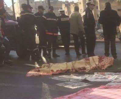 "طوبيس" يدهس مواطنا سقط منه بسبب الازدحام الشديد- صور