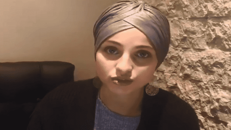 بعد الضغوطات.. متسابقة "ذو فويس" السورية المحجبة تنسحب من البرنامج