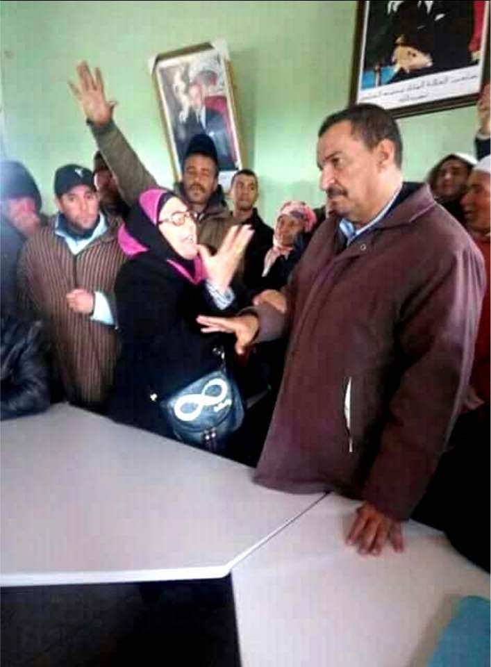 بعد محاصرة بوانو.. محتجون يقتحمون جماعة " الصفاصيف" ويحاصرون الرئيس!
