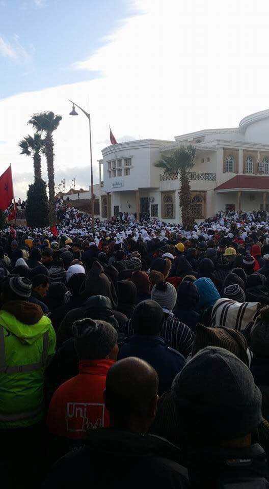 نساء جرادة ب"لباس حق الله" في احتجاجات اليوم