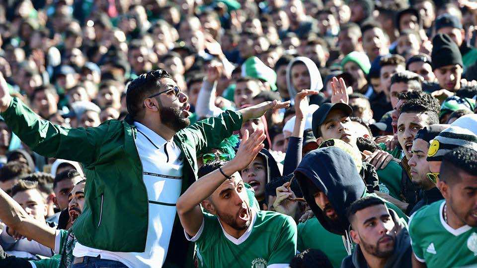 البيضاء تتنفس هواء "الديربي" والجماهير تخلق الحدث - صور