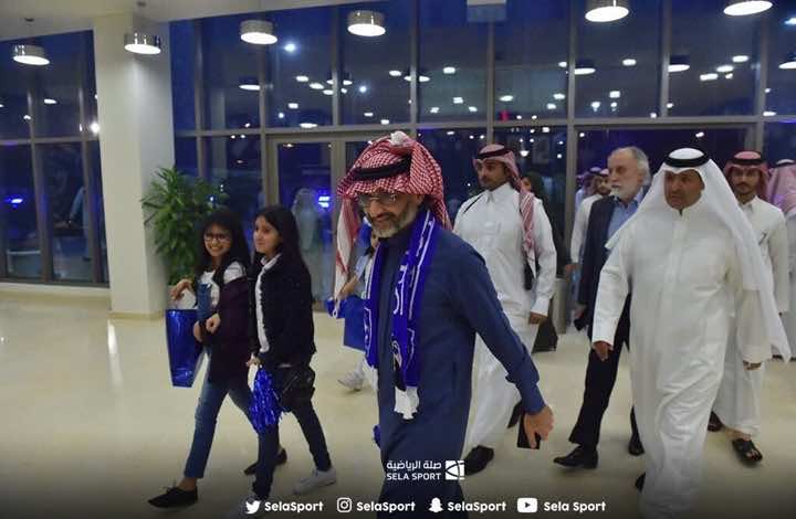 في ظهور جديد.. الوليد بن طلال يحضر مباراة الهلال