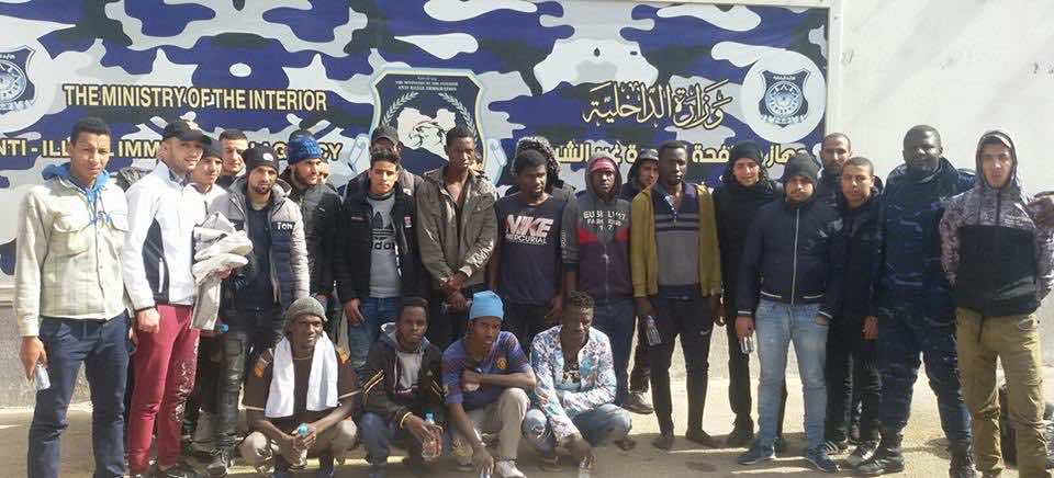 إنقاذ 20 مغربيا في السواحل الليبية ووضعهم في مركز للإيواء - صور