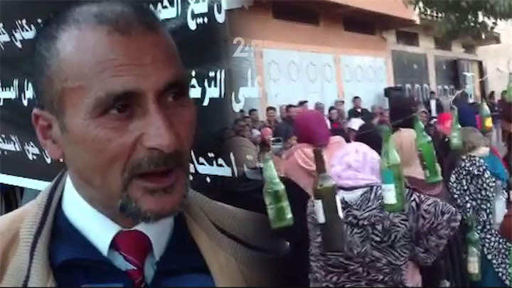مواطنون يحتجون برفع " قنينات الخمر" في خنيفرة- فيديو