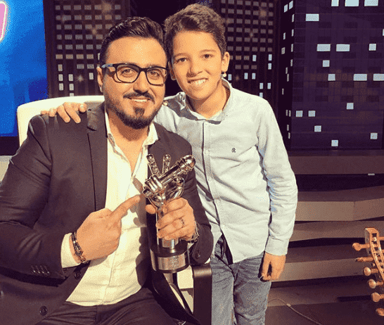 حمزة لبيض يواصل إبراز مواهبه الفنية.. يجيد العزف على "البندير" - فيديو