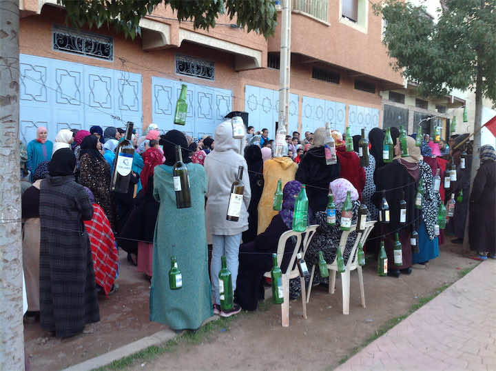 سلطات خنيفرة تدخل على خط احتجاجات  الخمور والمواطنون يعلقون اعتصامهم