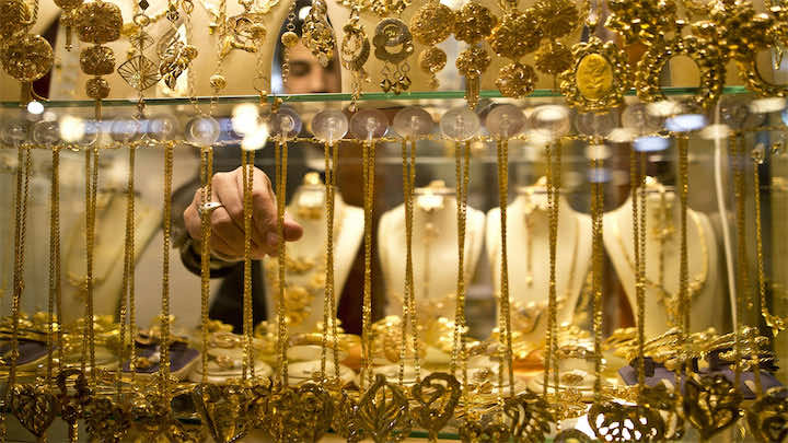 لأول مرة..مهنيو الذهب والمجوهرات ينزلون لشوارع الرباط للاحتجاج