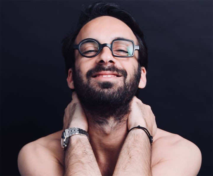 مولين ينشر صورته "عاريا": لا يهمني الانتقاد ما دمت مختلفا-صورة