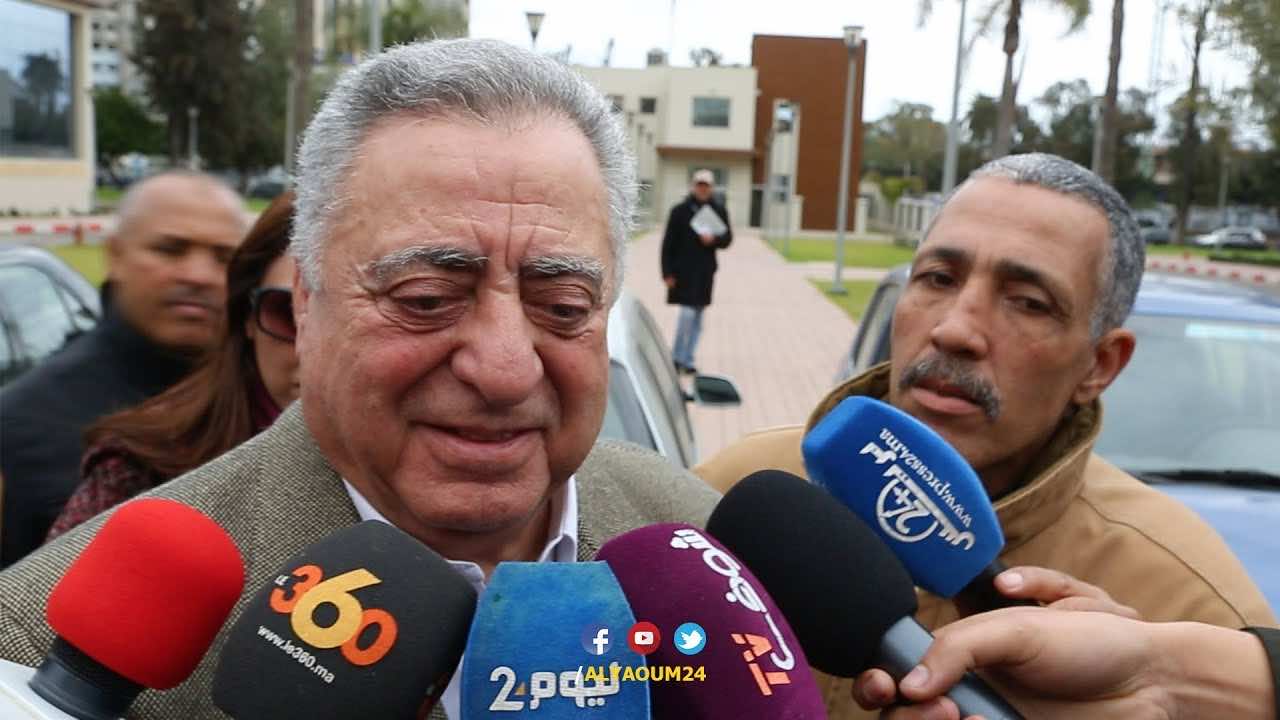 النقيب زيان يمثل أمام المحكمة مؤازرا بعشرات المحامين..والمحكمة ترفض التأجيل