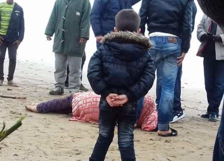 شابة تحاول الانتحار برمي نفسها في بحر أكادير - صورة