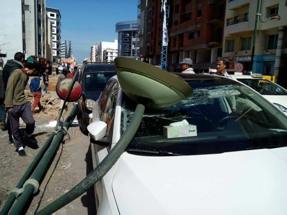 عاجل..ضحايا وخسائر في الممتلكات في حادث سقوط 10 أعمدة بالقنيطرة -صور
