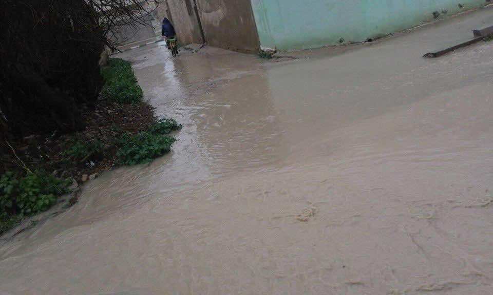 التساقطات المطرية تفضح البنية التحتية لمدينة العيون الشرقية-صور