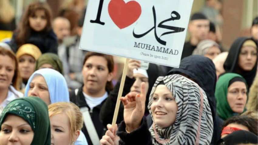 هجمات ضد المسلمين والمساجد في ألمانيا.. وميركل: المسلمون جزء منا