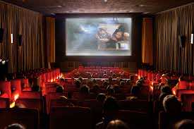 مات في السينما.. بسبب هاتفه