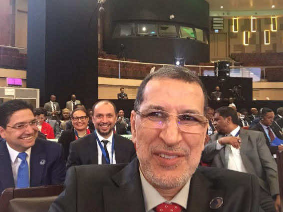 رغم صعوبة تحديات المغرب في القمة الإفريقية...العثماني يأخذ أول "سيلفي" مع وزرائه - صورة