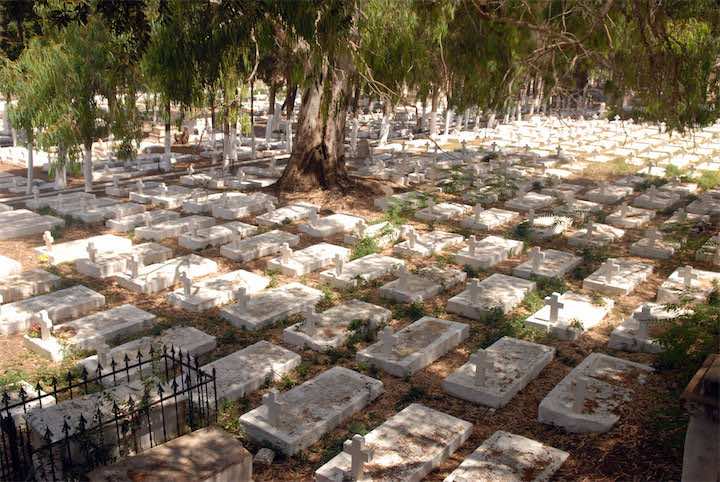 غضب فرنسي من مقابر اليهود والمسيحيين بالجزائر