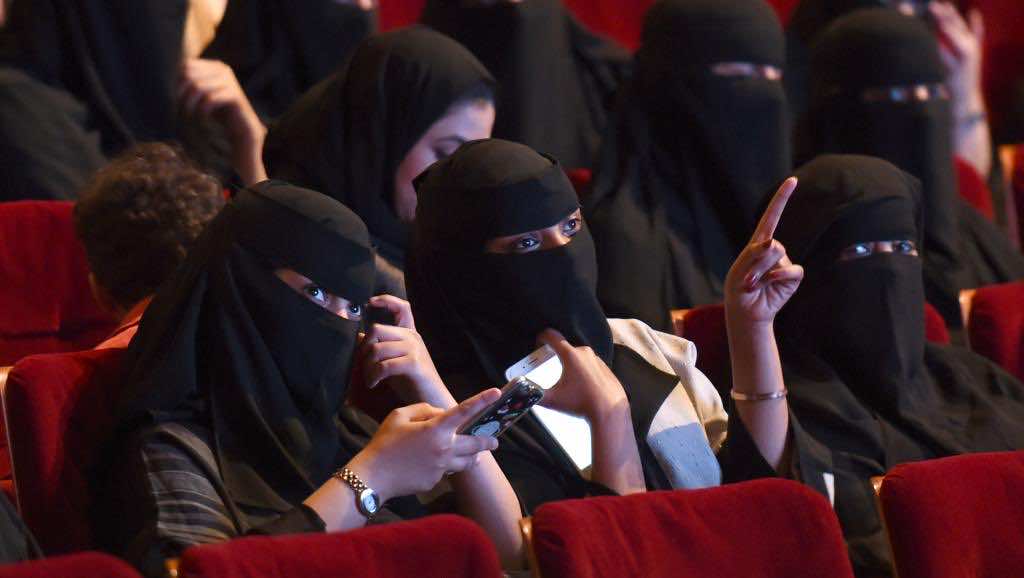 بعد 3 عقود من الحظر... افتتاح أول صالة سينما في السعودية