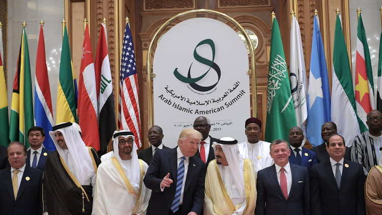 في اتصال هاتفي.. ترامب يوجه كلمات قاسية لعاهل خليجي