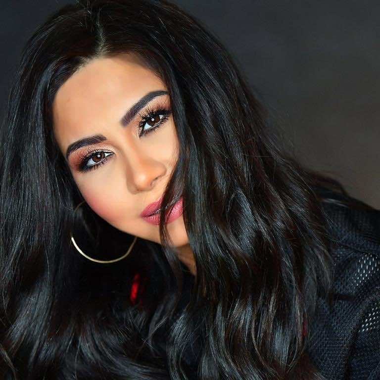 شيرين تزور المغرب وإيمان الشميطي أول المرحبات بها - صورة