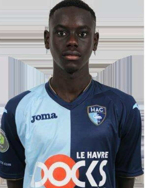وفاة لاعب شاب تفجع الكرة الفرنسية