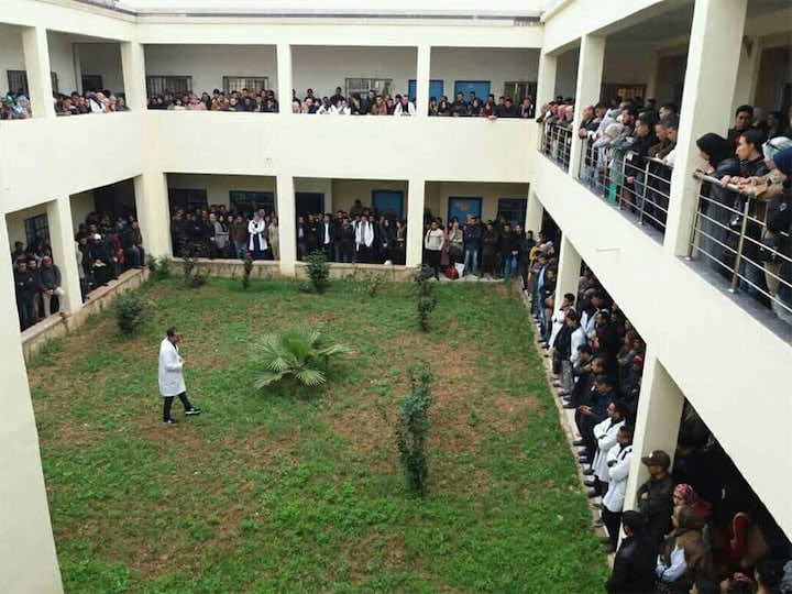 بسبب احتجاجات المتعاقدين.. أكاديمية بني ملال تسوي وضعية مئات الأساتذة
