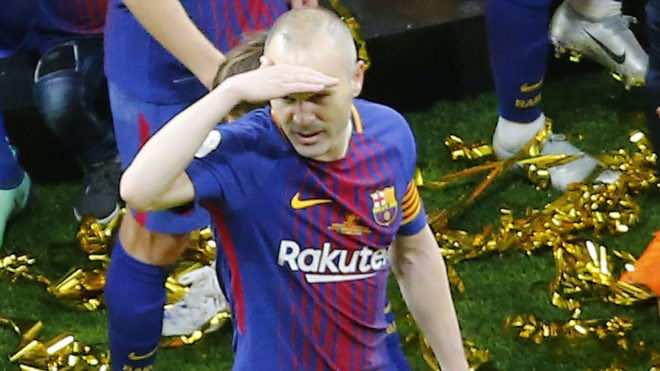 والد إنييستا: إبني سيقرر في موضوع الرحيل عن برشلونة خلال الأسبوع المقبل