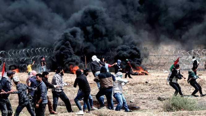مقتل 3 فلسطينيين وإصابة العشرات بعد "اقتحام السياج"