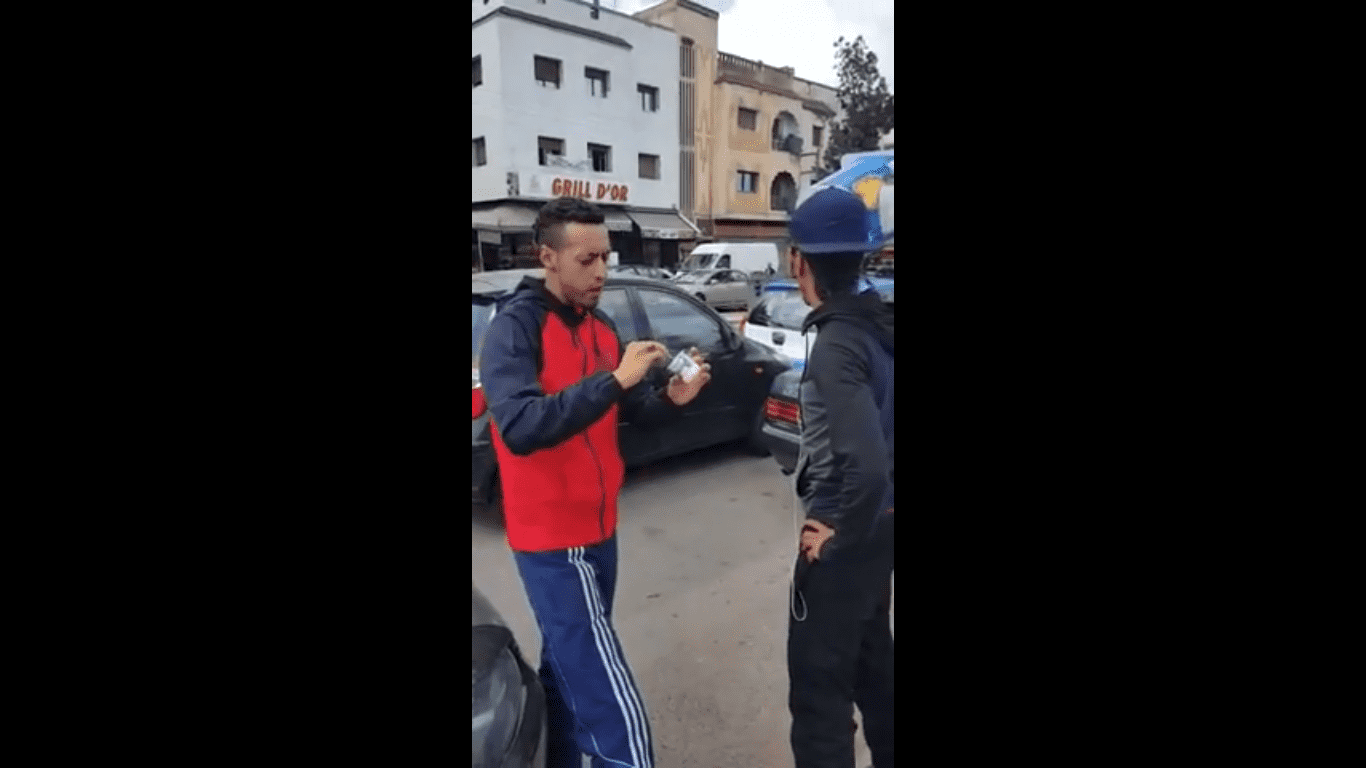 نشطاء يسخرون من توزيع "دانون" مجانا.. وينسبون الأمر للمقاطعة -فيديو