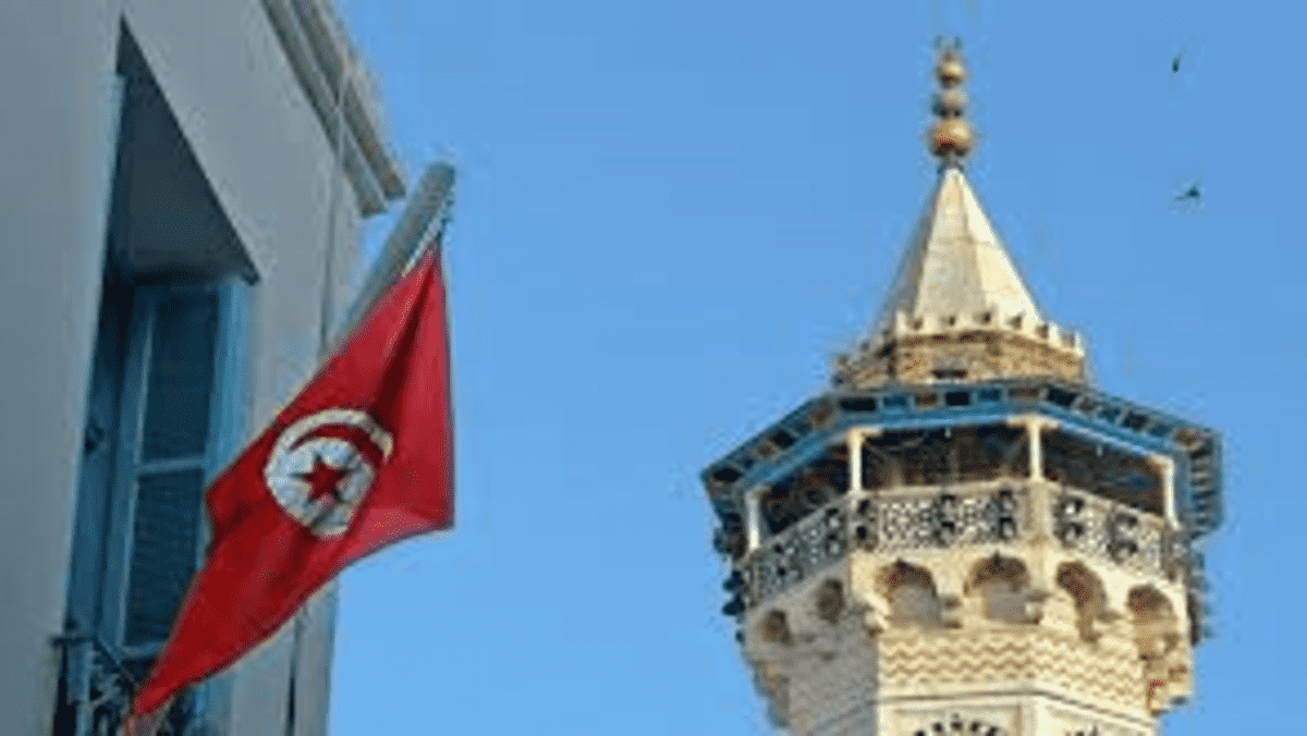 إمام يدعو المصلين لعدم التصويت للنساء في انتخابات تونس