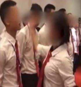 موظفون يطلبون من المدير صفعهم على وجوههم ندما على تقصيرهم في العمل!