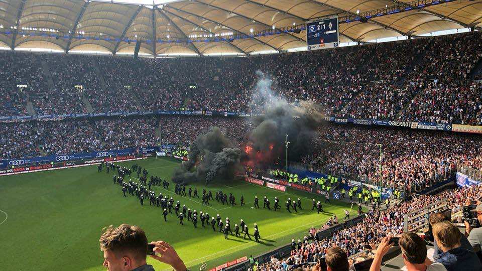 بالفيديو:غضب جماهيري بعد هبوط هامبورغ لدوري الدرجة الثانية لأول مرة في تاريخه